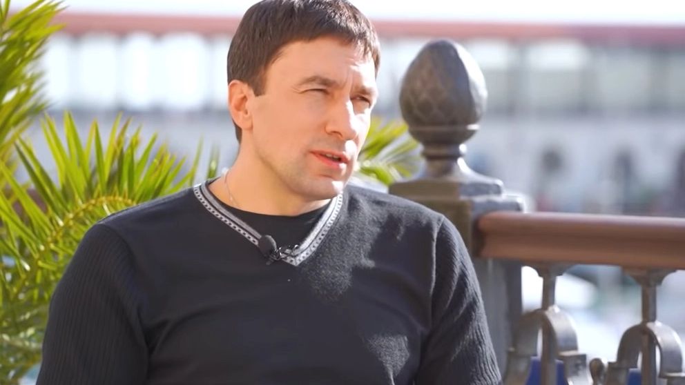 Сейчас Григорий Антипенко активно гастролирует с ними по России