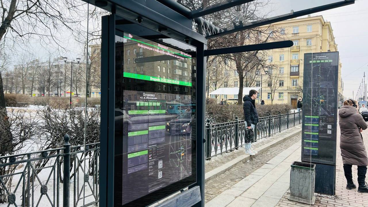 Широкая крыша и большой LED-экран: петербуржцам показали «остановку будущего»