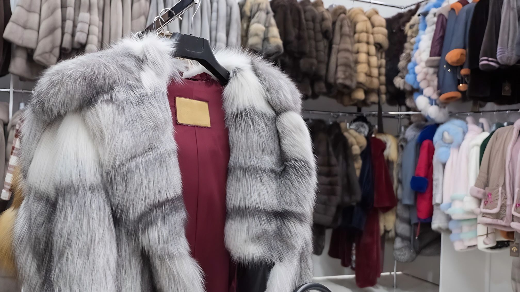 Из-за низкого спроса шубы из натурального меха в Тюмени подешевели до 60%