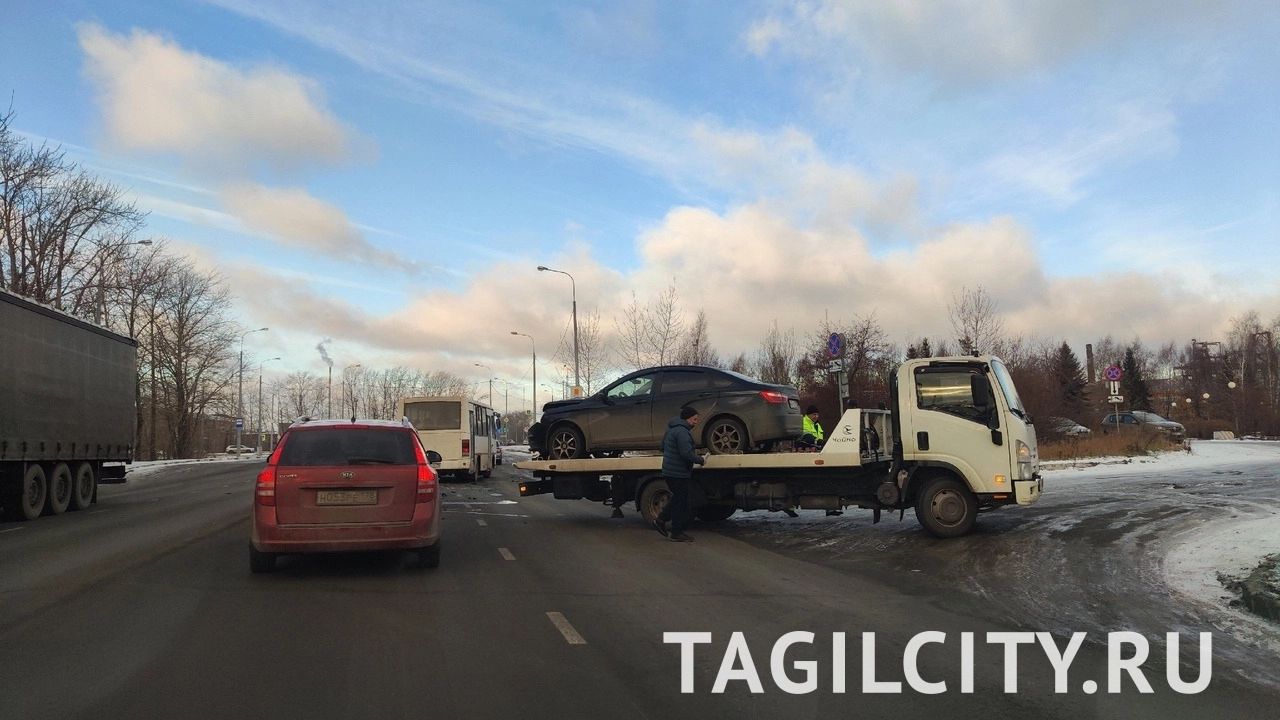 ДТП с тремя автомобилями на Восточном шоссе в Нижнем Тагиле