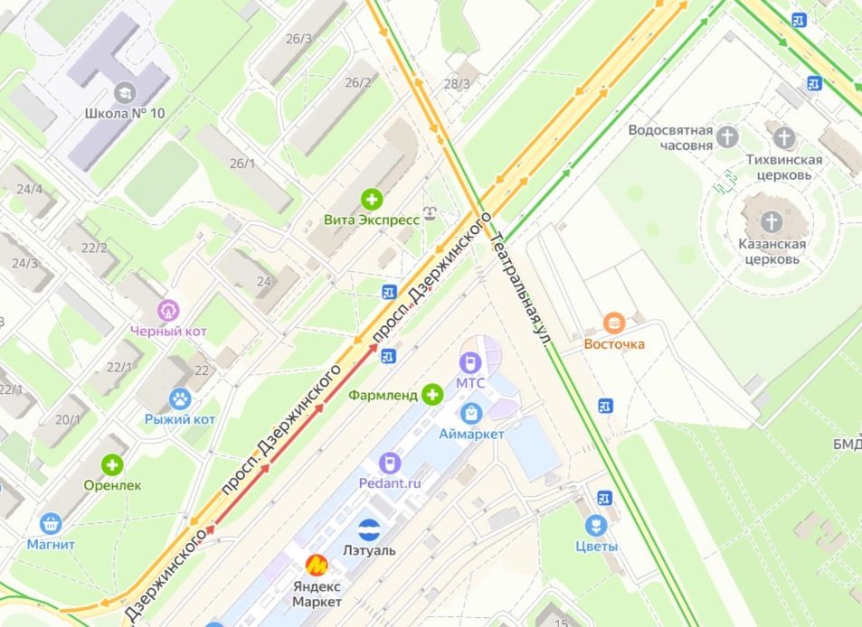 Затор на перекрестке проспекта Дзержинского и улицы Театральной.