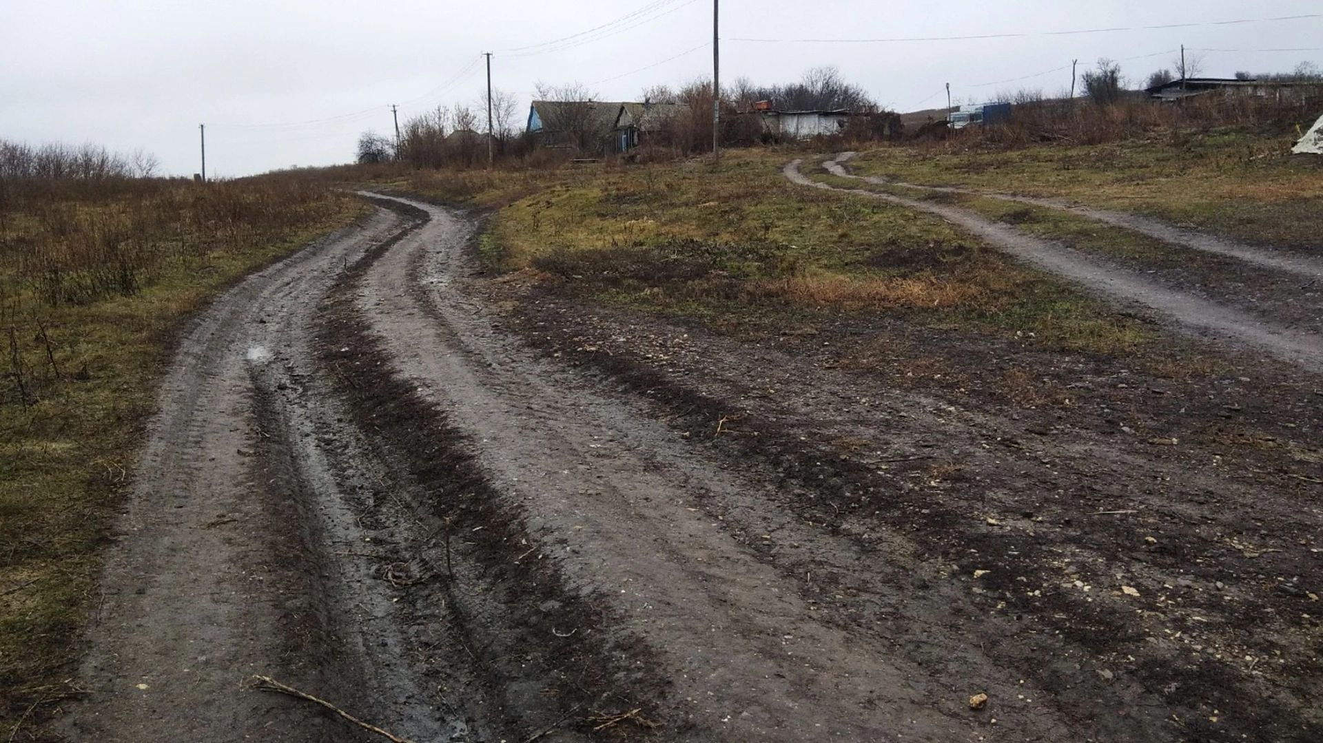 Когда в поселке Горьковском начнут следить за грунтовой дорогой