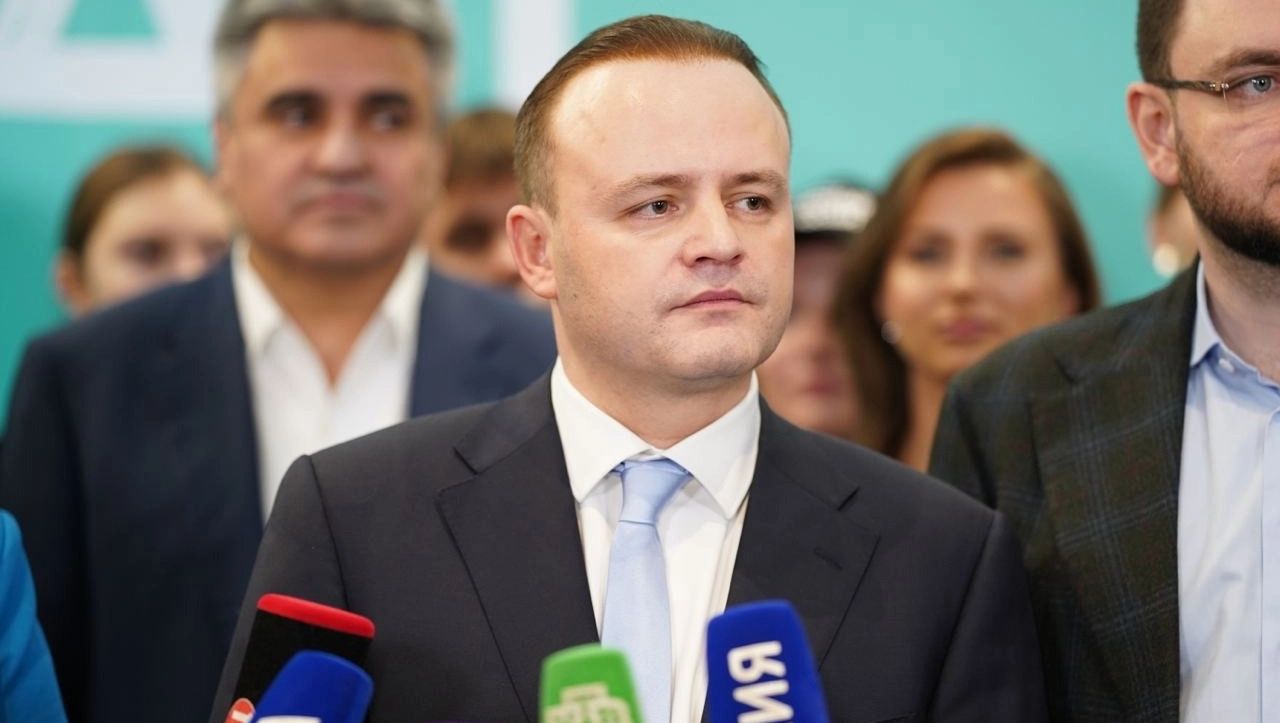 Снеговики пригласили кандидата в президенты Владислава Даванкова в Екатеринбург