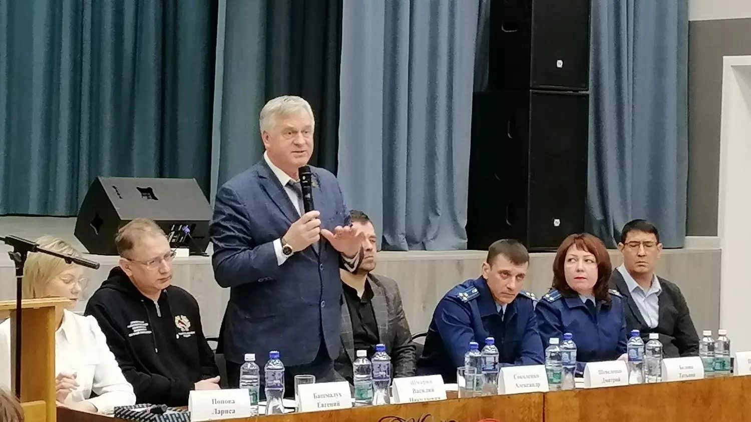 Глава Оренбургского района Василий Шмарин на народном сходе в Чебеньках
