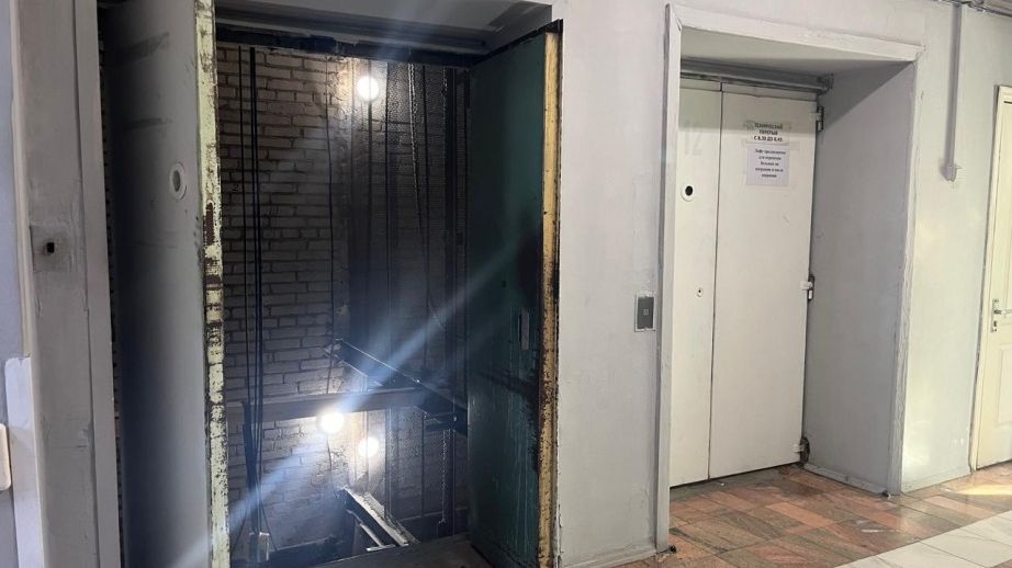 В краевой больнице имени Сергеева в Хабаровске устанавливают новые лифты
