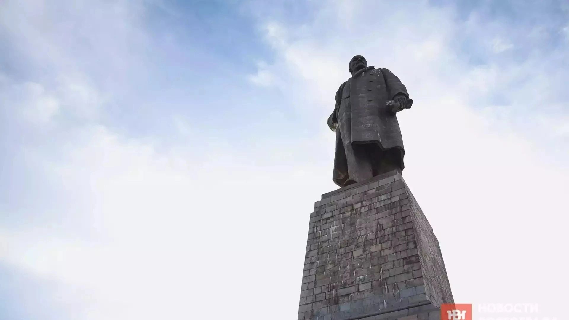Астраханская компания возьмется за реставрацию памятника Ленину в Волгограде
