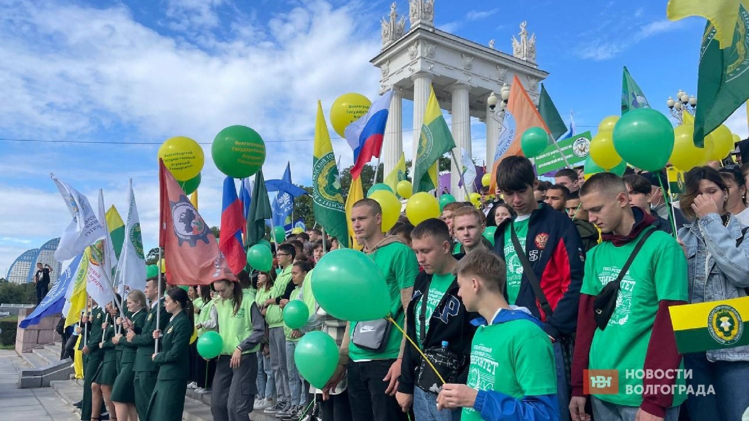 На набережной студенты задержались надолго