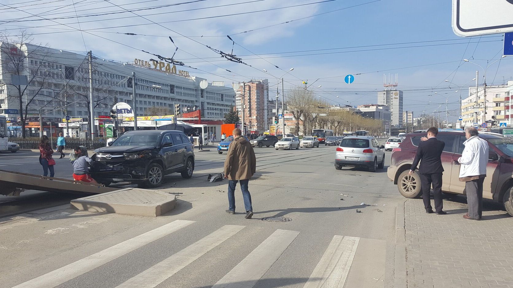 На перекрестке Компроса и Ленина столкнулись два внедорожника