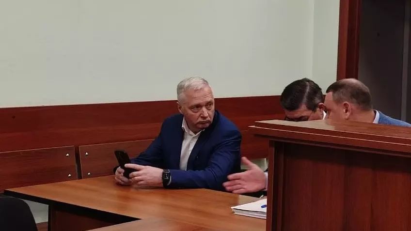 Экс-премьер края Лапшин оспаривает решение о том, что он может сидеть в колонии