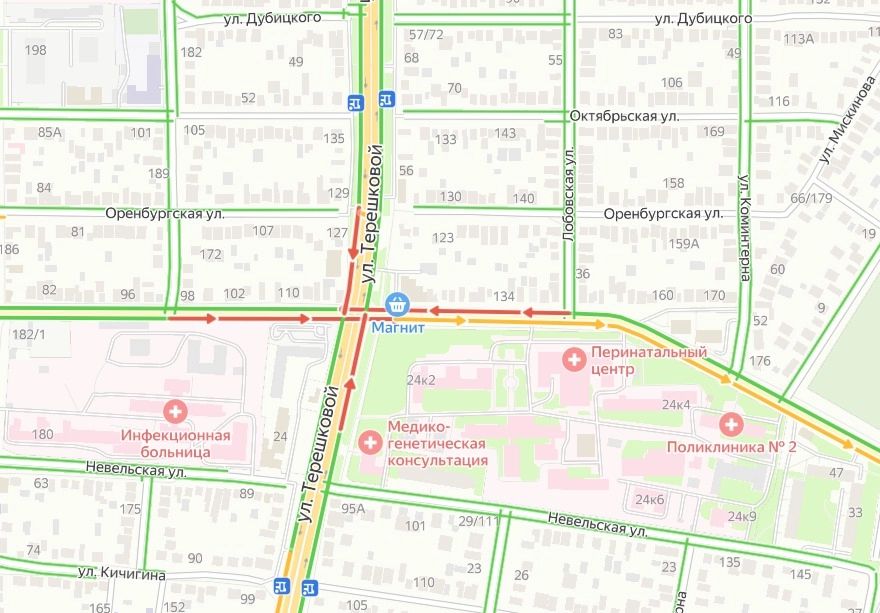 Пробка на перекрестке улиц Терешковой и Орской.